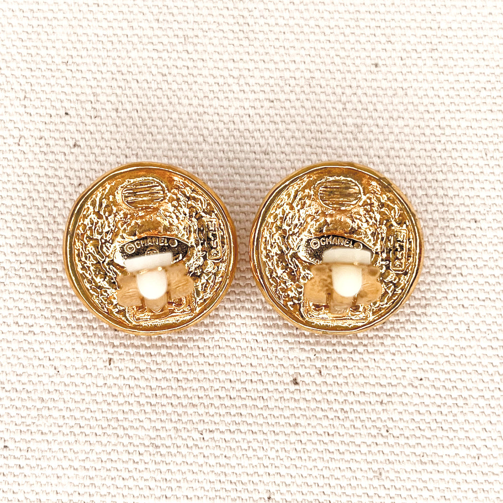 CHANEL CHANEL - Round Clip Earrings - ALE PARIS Luxury Vintage