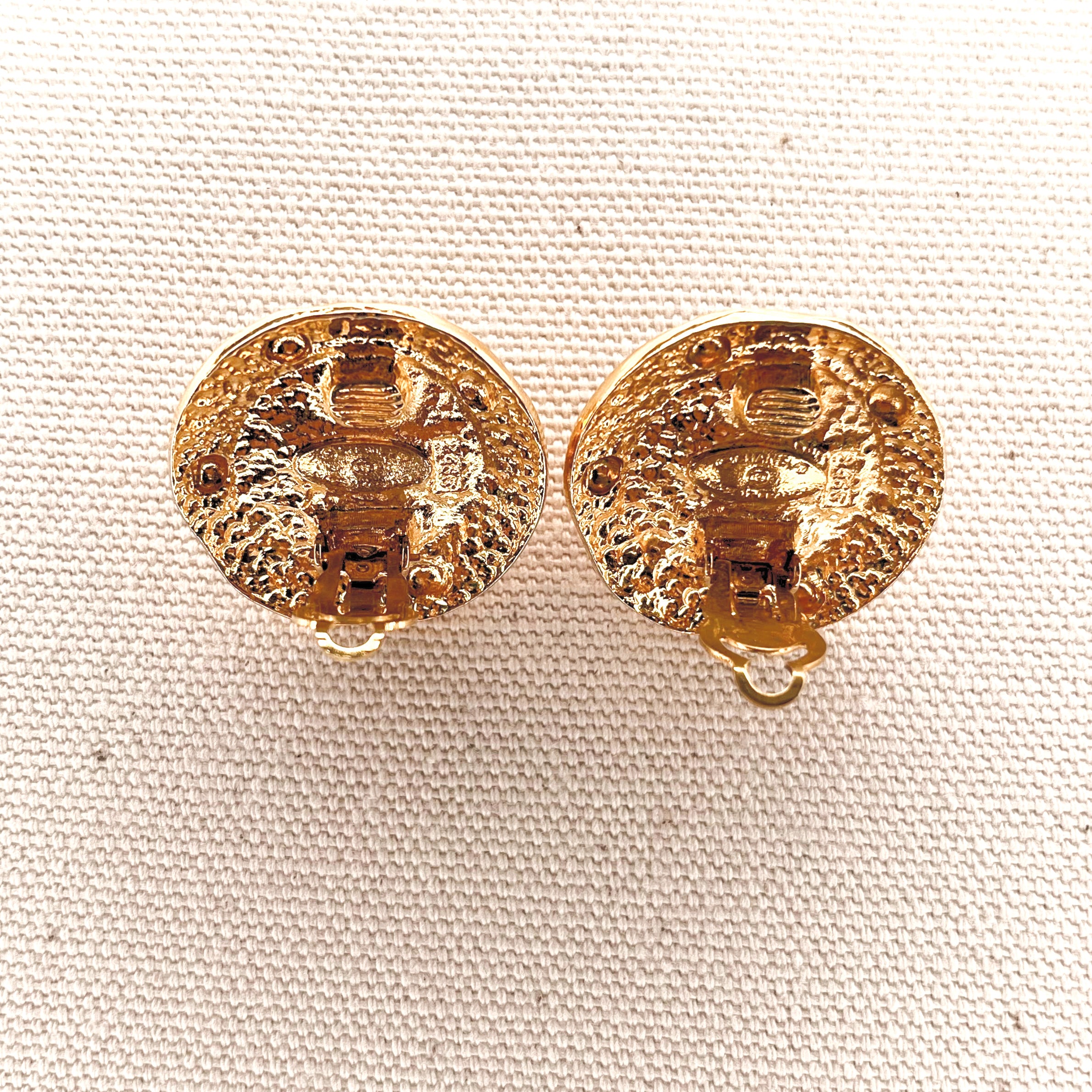 CHANEL CHANEL - Pearl Clip Earrings - ALE PARIS Luxury Vintage
