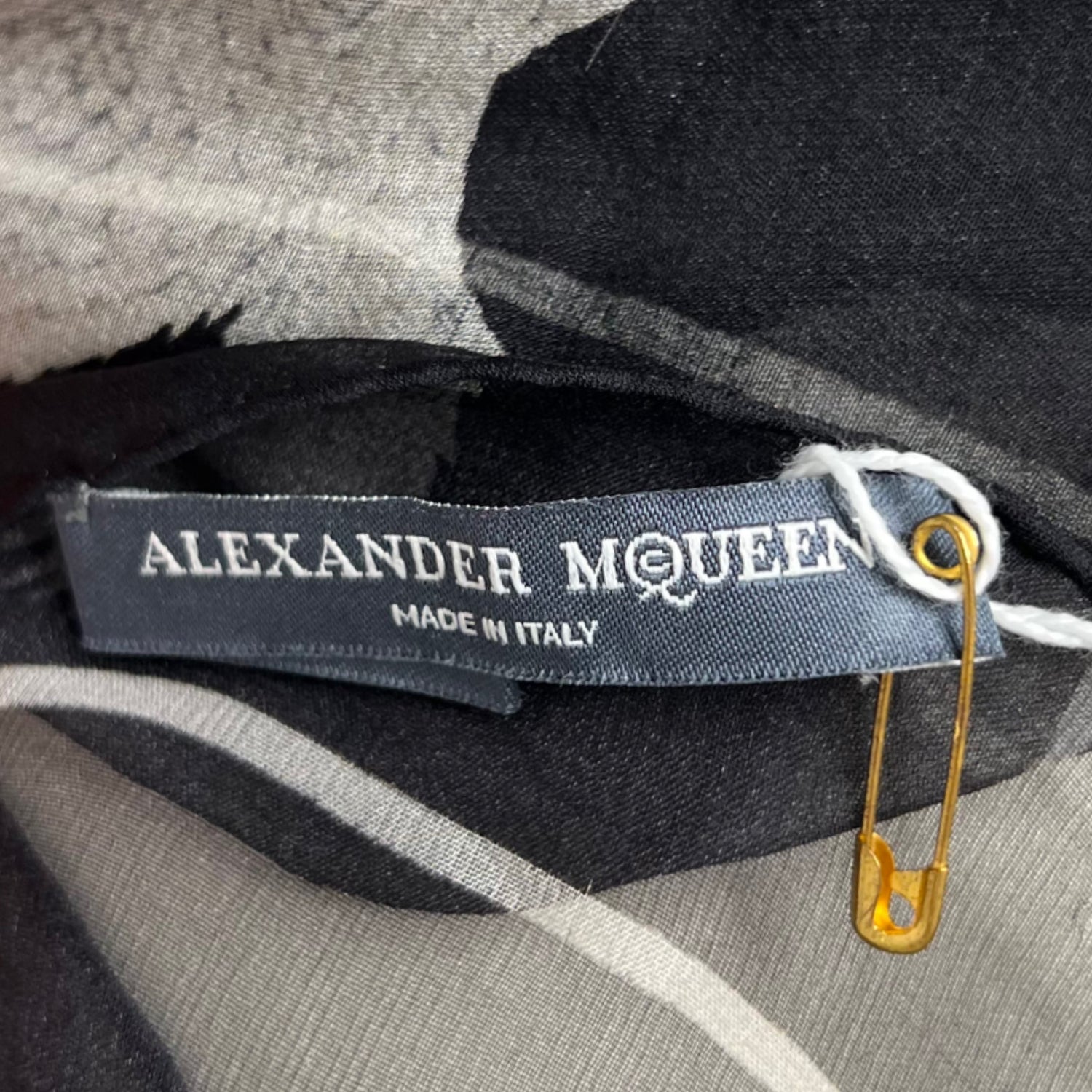 ALEXANDER MCQUEEN ALEXANDER - Mcqueen Black White Birds And Skull Scarf - ALE PARIS Luxury Vintage