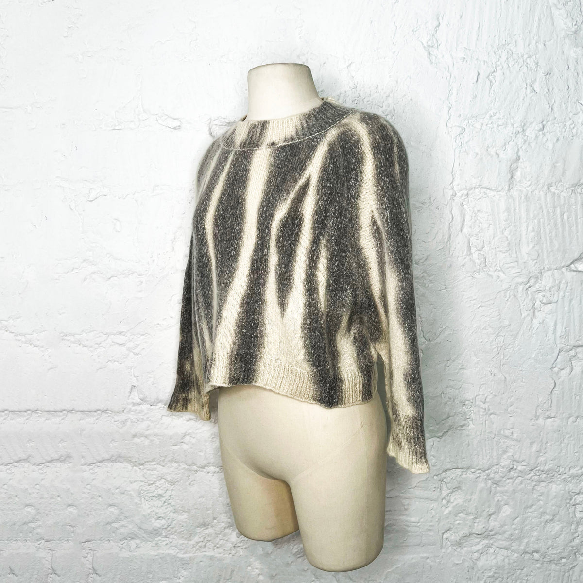 YVES SAINT LAURENT - Grey white round neck sweater