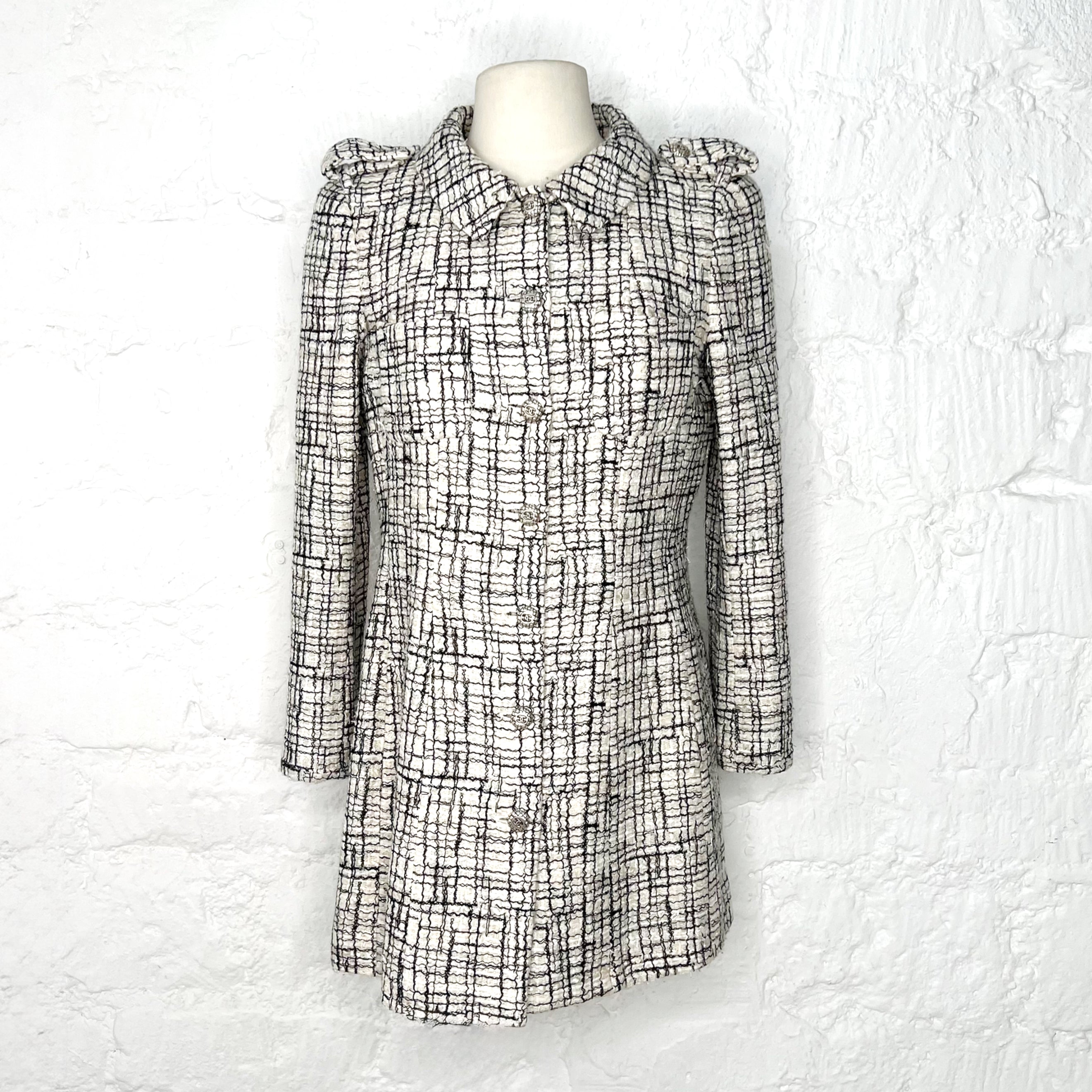 CHANEL CHANEL - Black and white long tweed coat - ALE PARIS Luxury Vintage