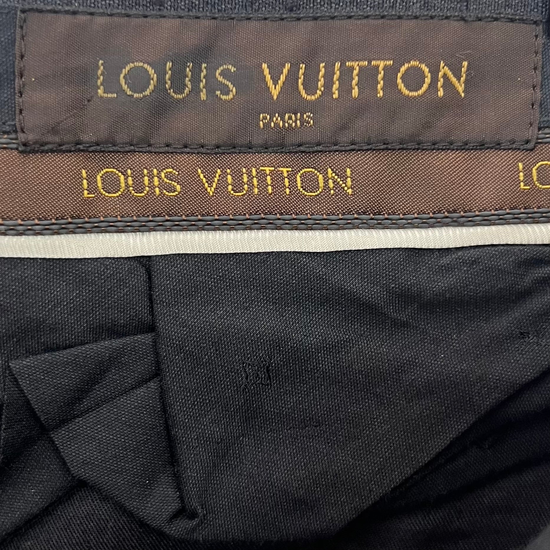 LOUIS VUITTON - Dark grey suit
