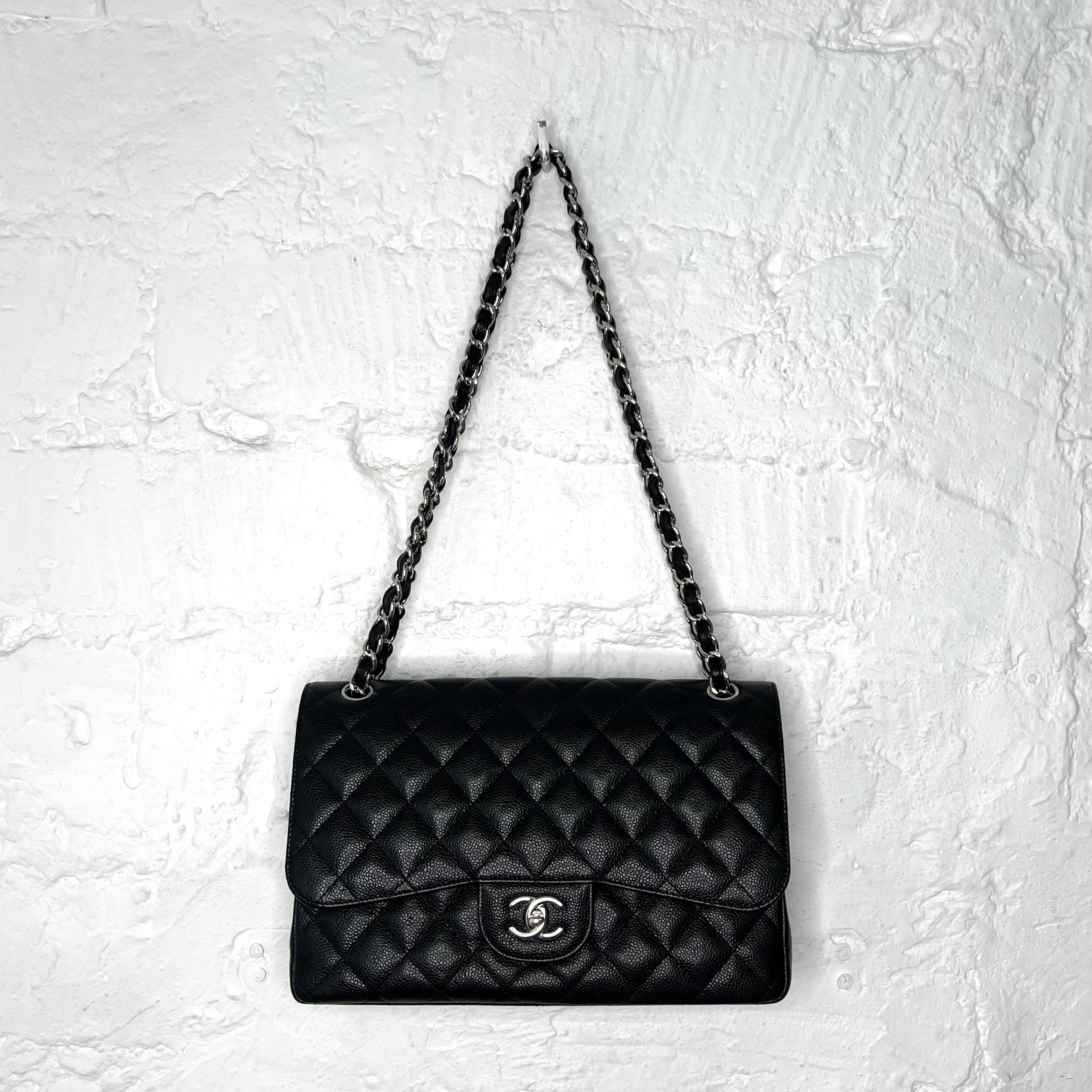 CHANEL - Black quilted caviar silver-tone jumbo black