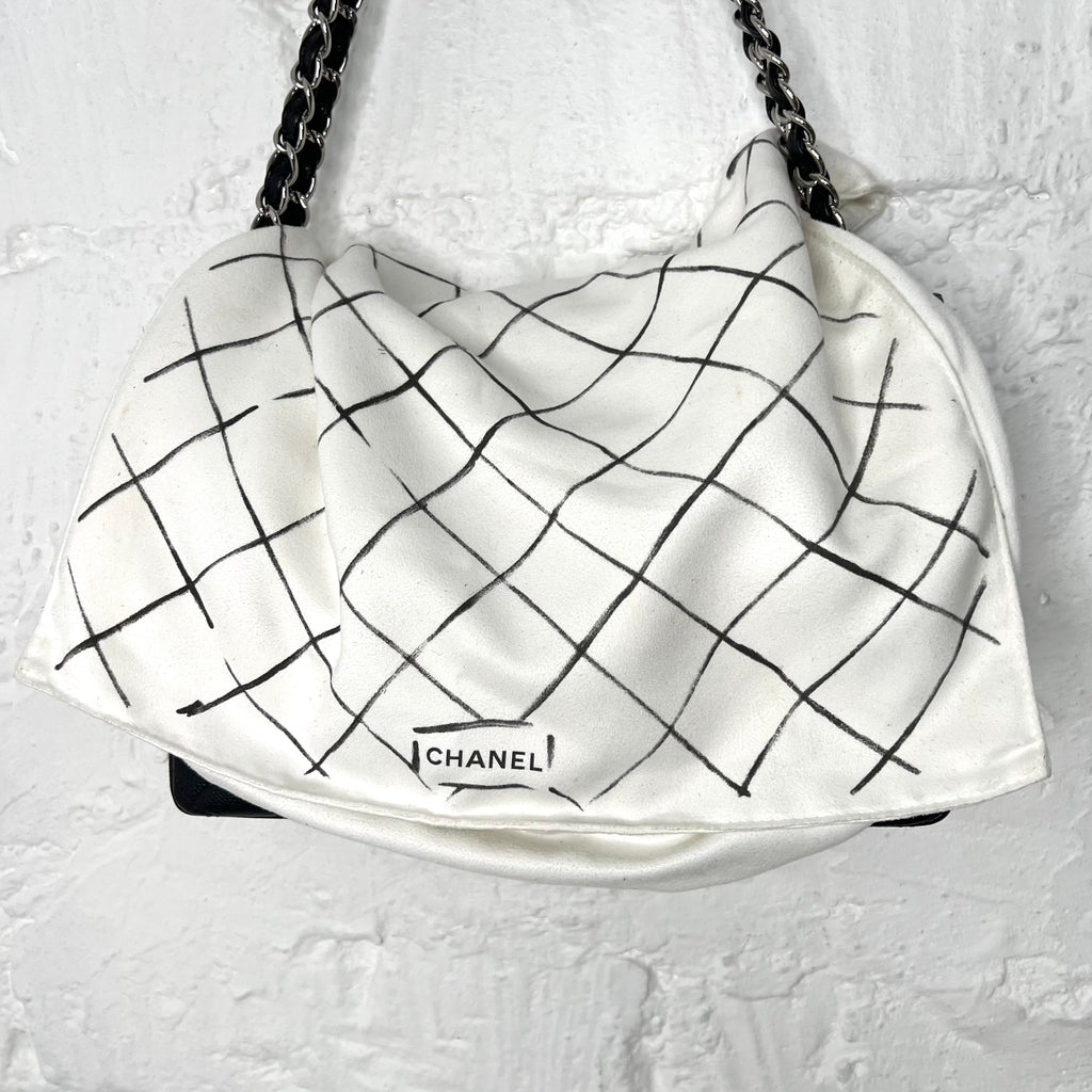 CHANEL - Black quilted caviar silver-tone jumbo black