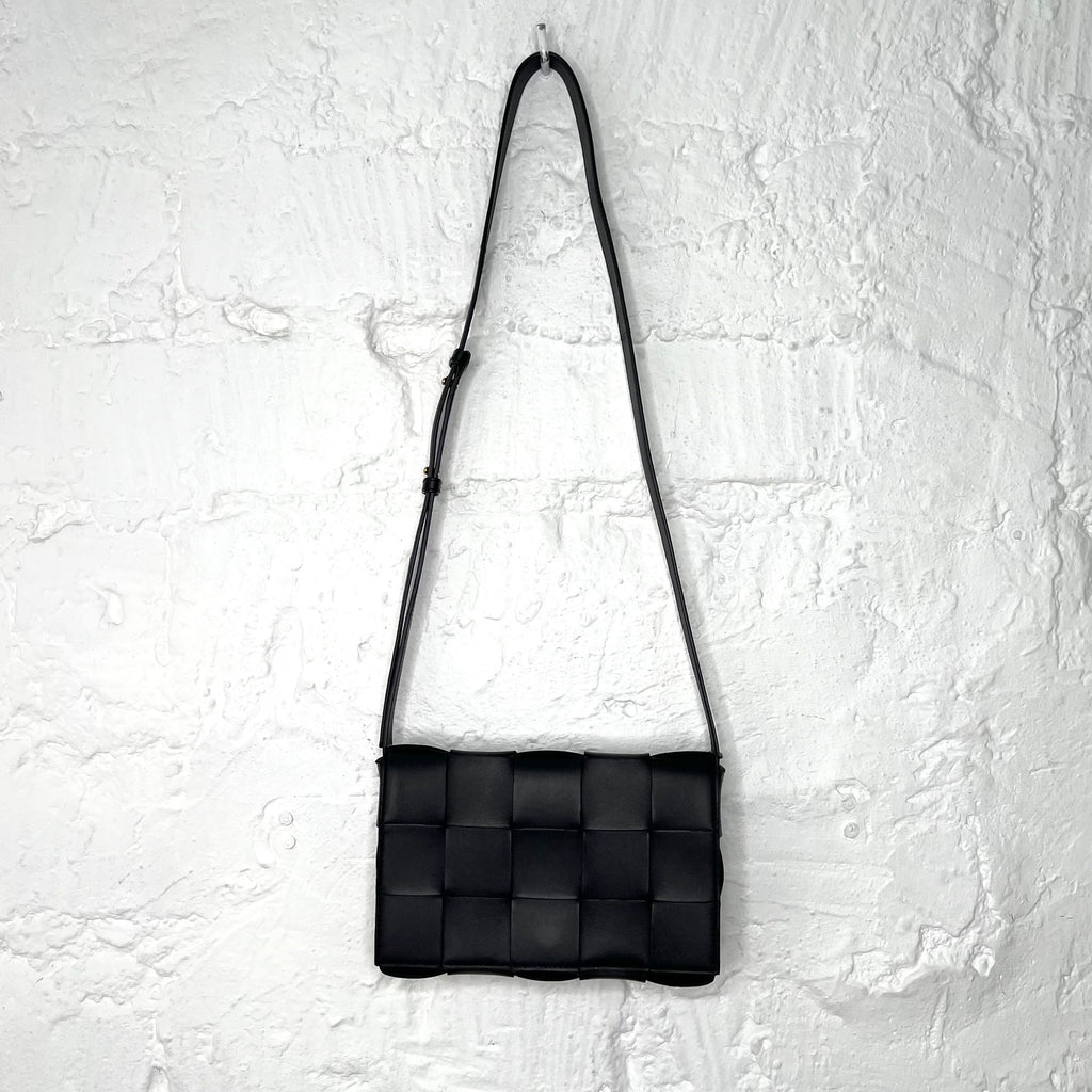 BOTTEGA VENETA - Black intreccio leather shoulder bag