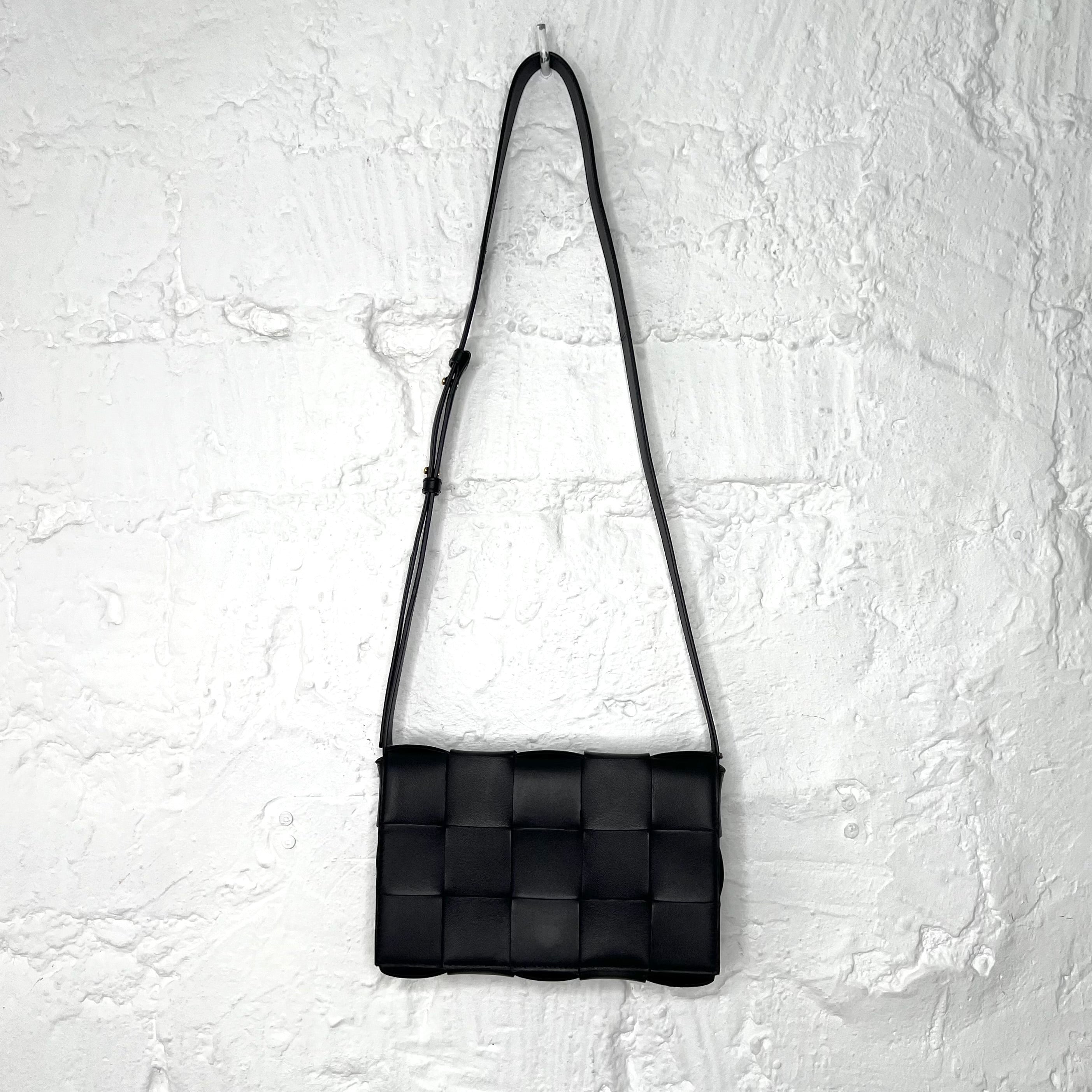 BOTTEGA VENETA - Black intreccio leather shoulder bag