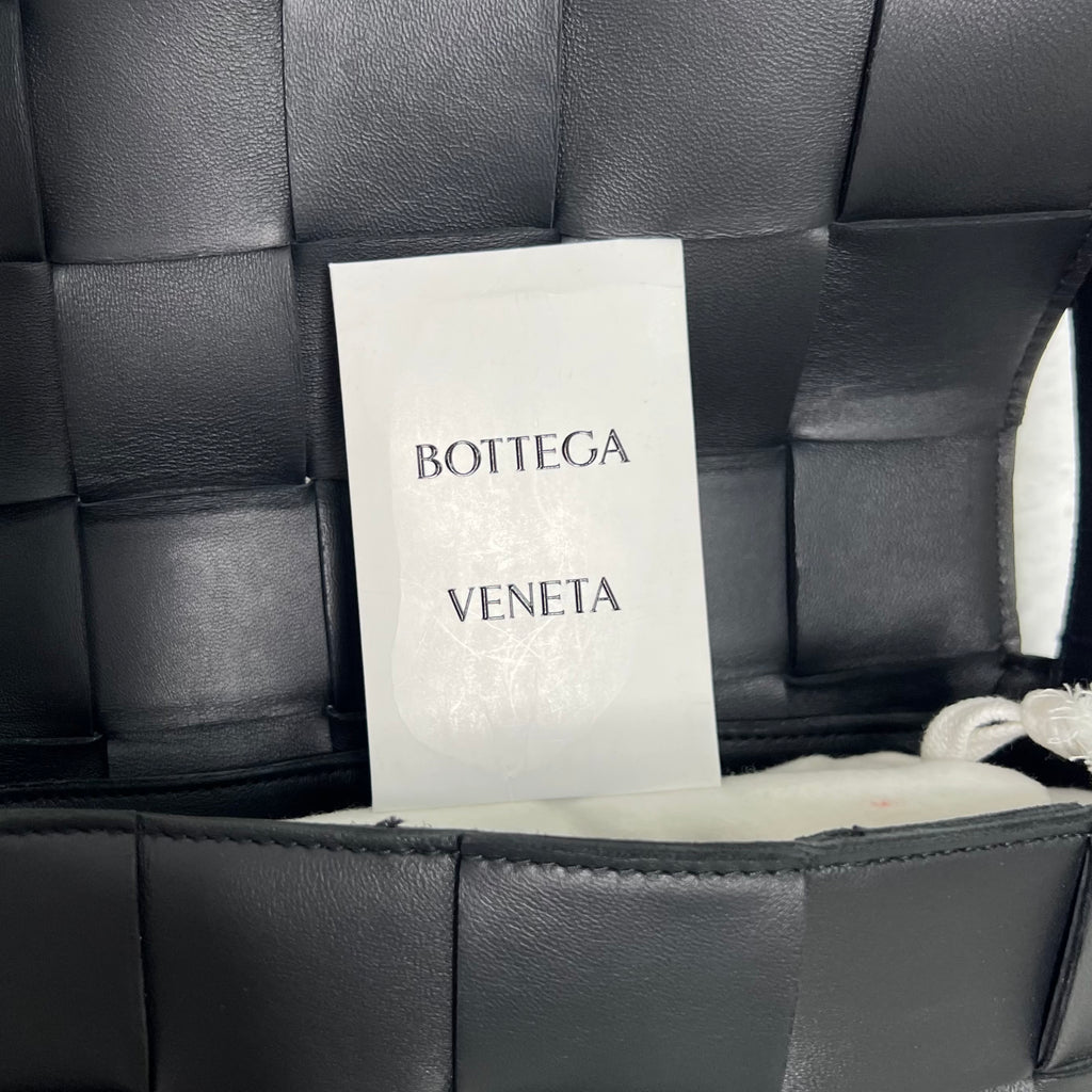 BOTTEGA VENETA - Black intreccio leather shoulder bag
