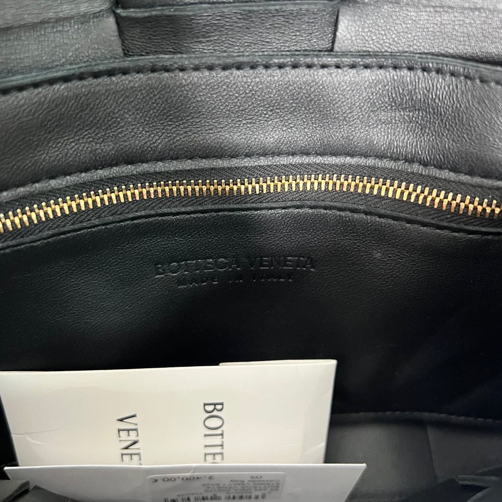BOTTEGA VENETA - Black intreccio leather shoulder bag