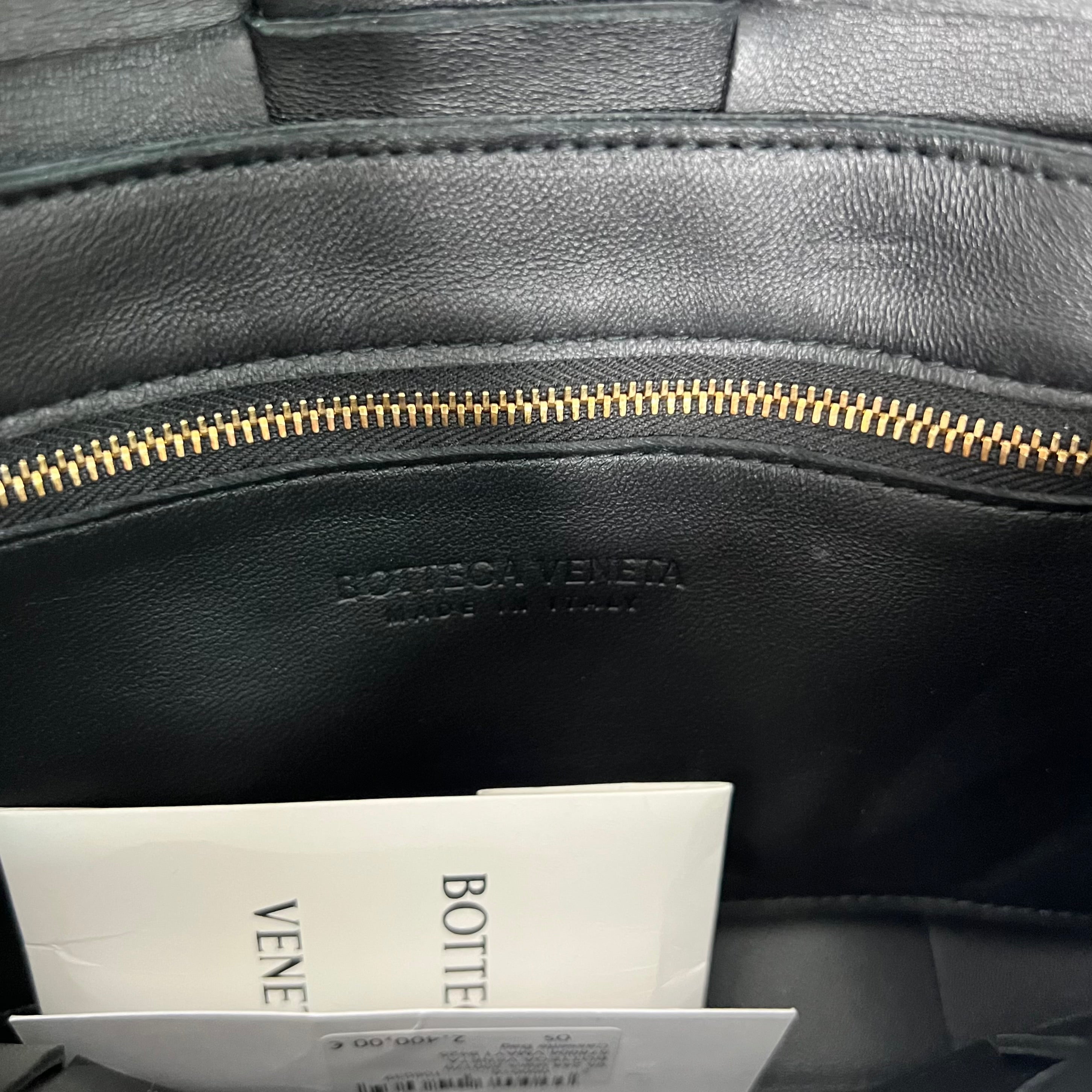BOTTEGA VENETA - Black intreccio leather shoulder bag