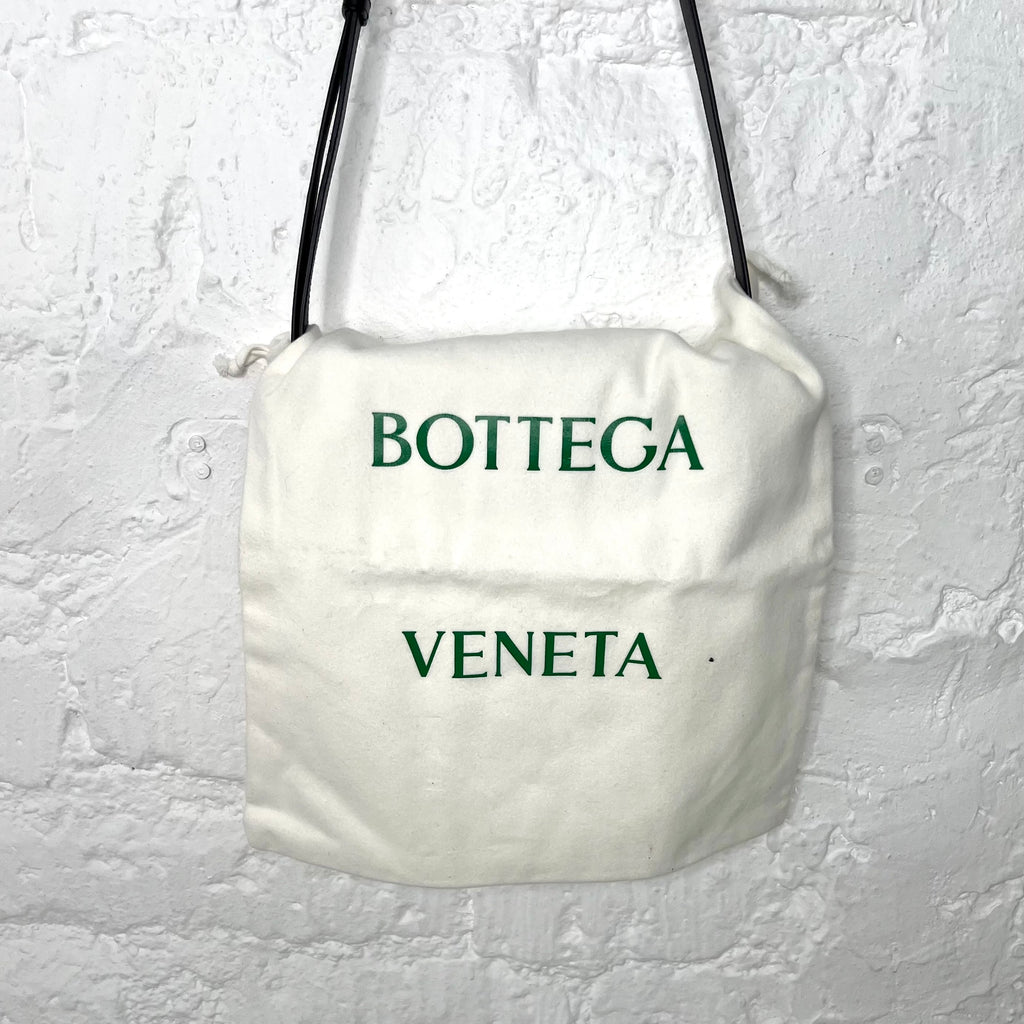 BOTTEGA VENETA - Black intreccio leather shoulder bag