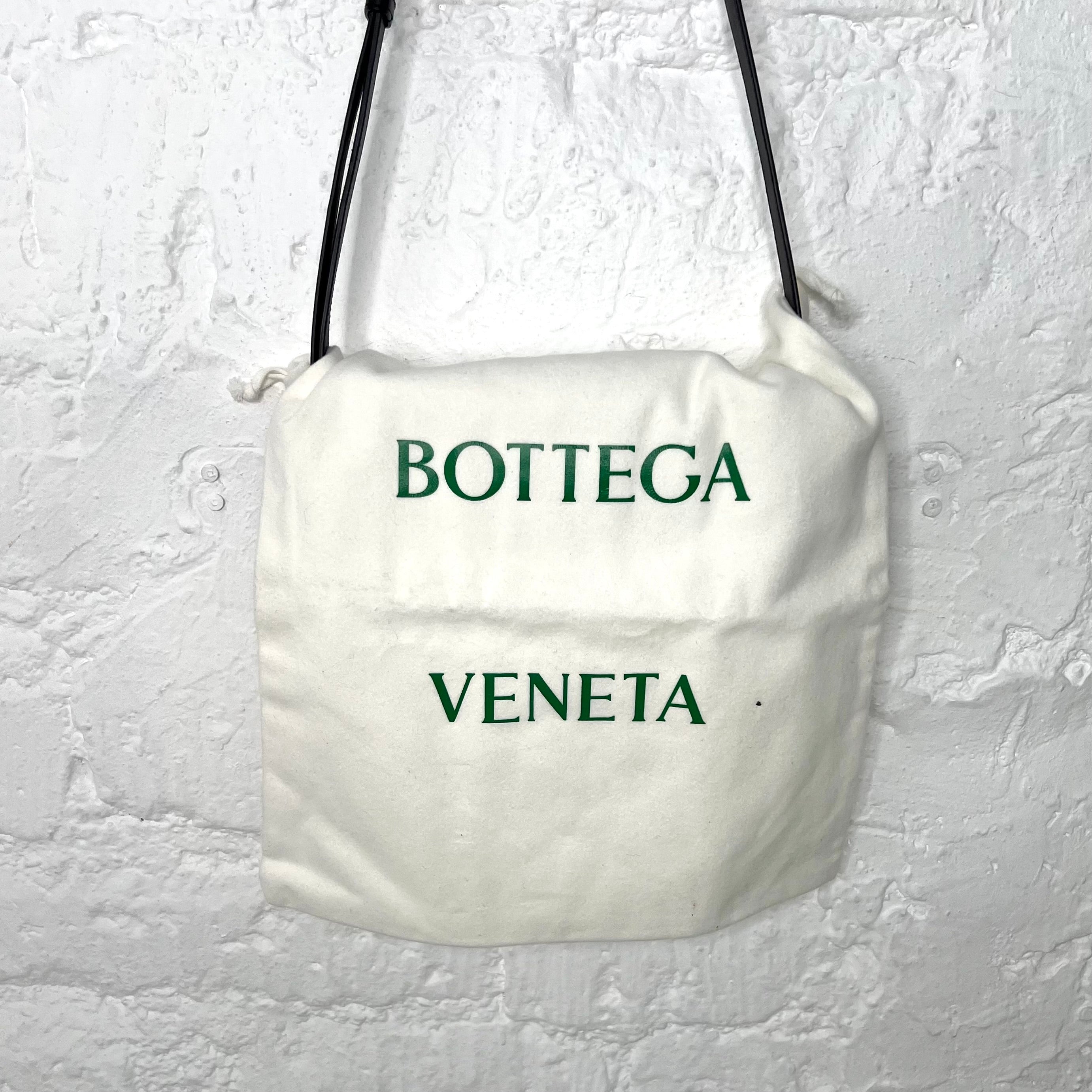 BOTTEGA VENETA - Black intreccio leather shoulder bag