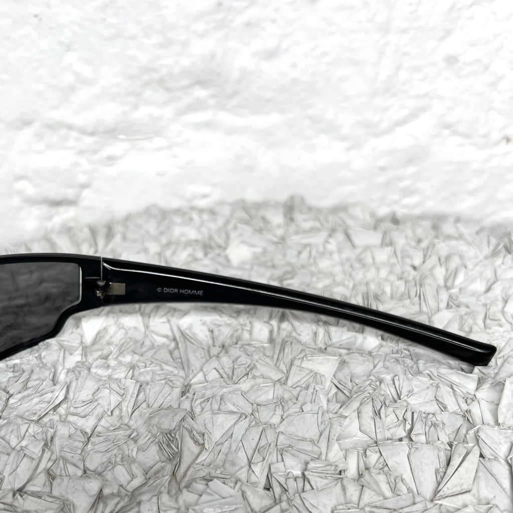 CHRISTIAN DIOR - Black VB7 curved sunglasses