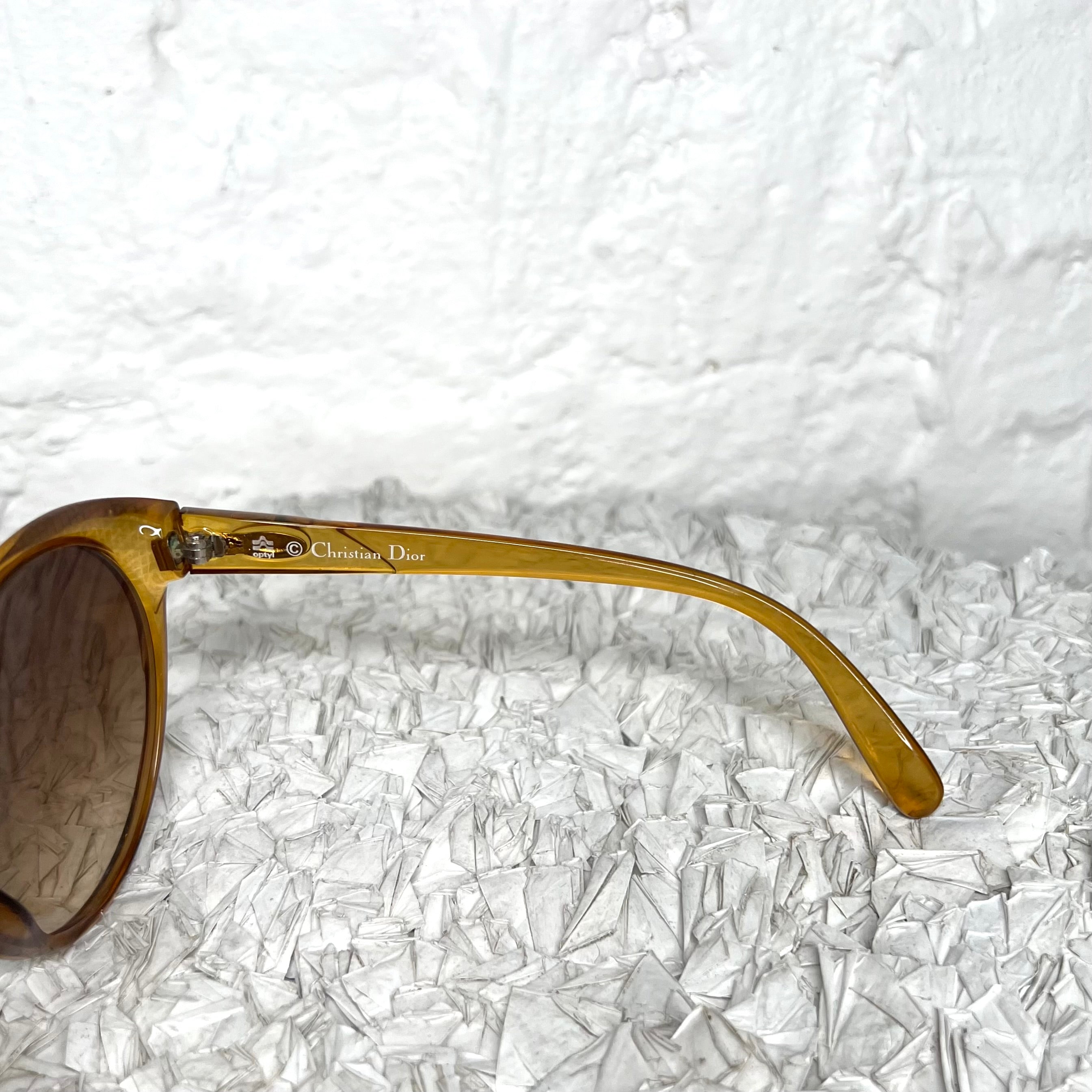 CHRISTIAN DIOR - Beige vintage CD logo sunglasses